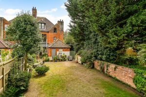 rear garden- click for photo gallery